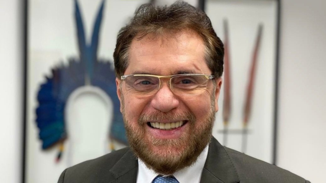 No momento, você está visualizando Senador Plínio Valério gasta quase meio milhão de reais com portal de notícias desconhecido