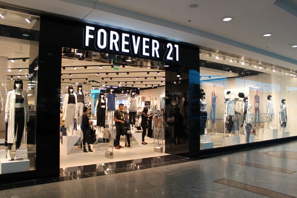 No momento, você está visualizando Forever 21 fechará todas as lojas no Brasil até domingo