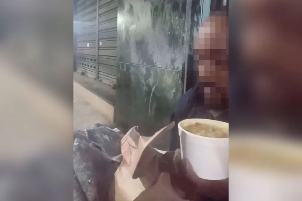 No momento, você está visualizando Cliente pede delivery de sopa a morador de rua