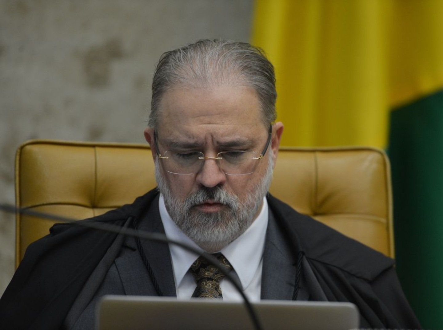 No momento, você está visualizando Celulares apreendidos pela PF tem mensagens entre Aras e empresários bolsonaristas