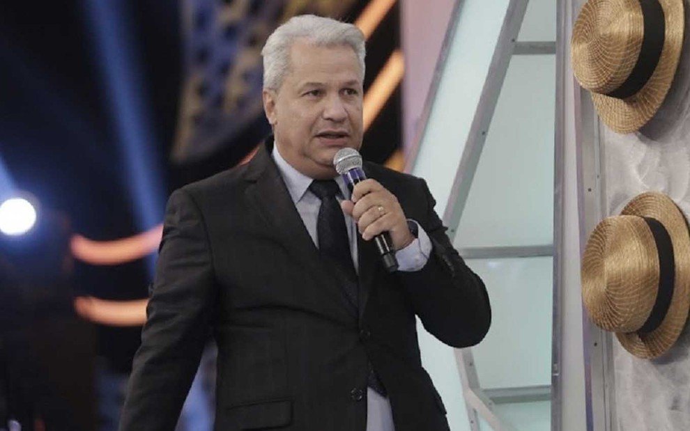 No momento, você está visualizando Esposa de Sikêra Jr atualiza estado de saúde do jornalista: “Muito melhor”