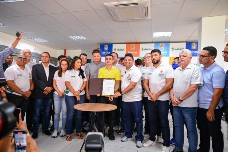 Leia mais sobre o artigo Prefeito David Almeida sanciona lei que proíbe instalação de medidores aéreos em Manaus