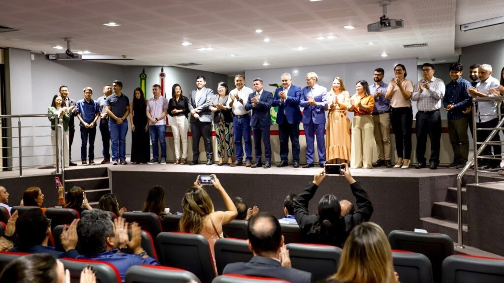 No momento, você está visualizando Governo do Amazonas dá posse a 18 concursados para assumir cargos na Afeam