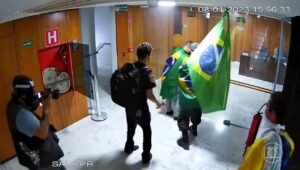 Leia mais sobre o artigo 8/1: Fantástico faz contraponto a CNN, mostra cronologia da invasão e expõe rosto de militares