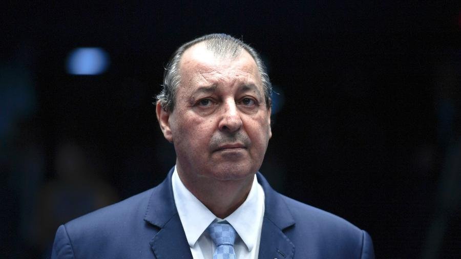 No momento, você está visualizando Bolsonaro é condenado a pagar R$ 30 mil por danos morais a Omar Aziz