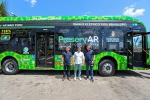 Leia mais sobre o artigo Prefeito entrega primeiro ônibus 100% elétrico da região Norte