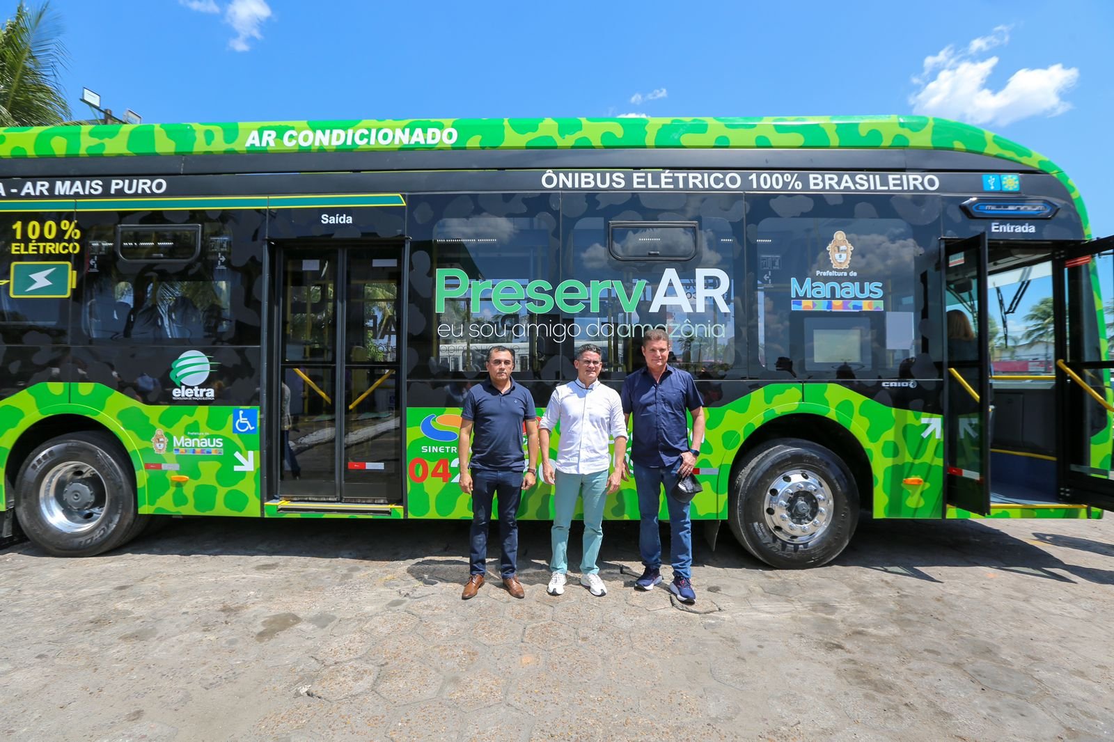 No momento, você está visualizando Prefeito entrega primeiro ônibus 100% elétrico da região Norte