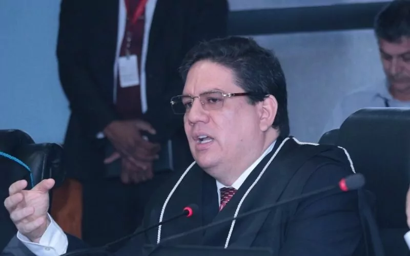 No momento, você está visualizando Ari Moutinho pode ser ‘penalizado’ com aposentadoria por xingar Yara Lins