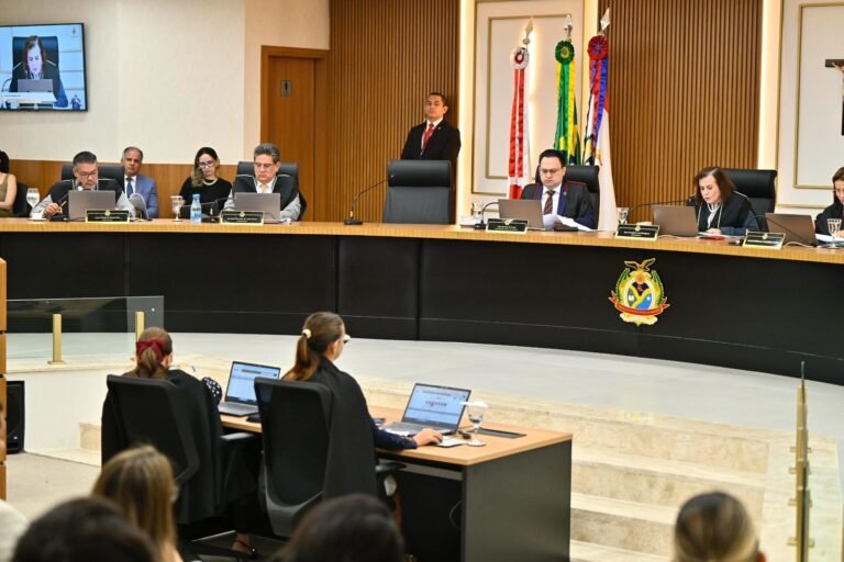 Leia mais sobre o artigo Pleno do TCE-AM multa presidente da Câmara de Itapiranga em R$ 15 mil