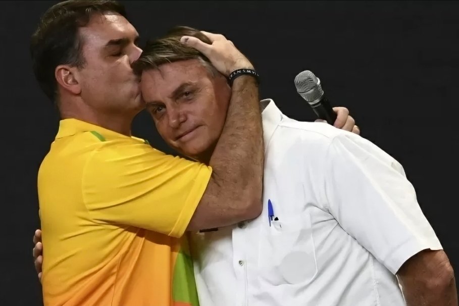 No momento, você está visualizando Flávio confirma que foi escolhido por Bolsonaro e disputará Presidência