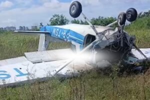 Leia mais sobre o artigo Avião cai em área de mata no Aeroclube de Manaus e causa uma morte