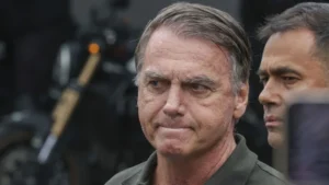 Leia mais sobre o artigo Moraes manda Bolsonaro para prisão domiciliar por 90 dias