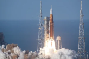 Leia mais sobre o artigo Missão Artemis II marca retorno histórico de astronautas à órbita lunar após cinco décadas